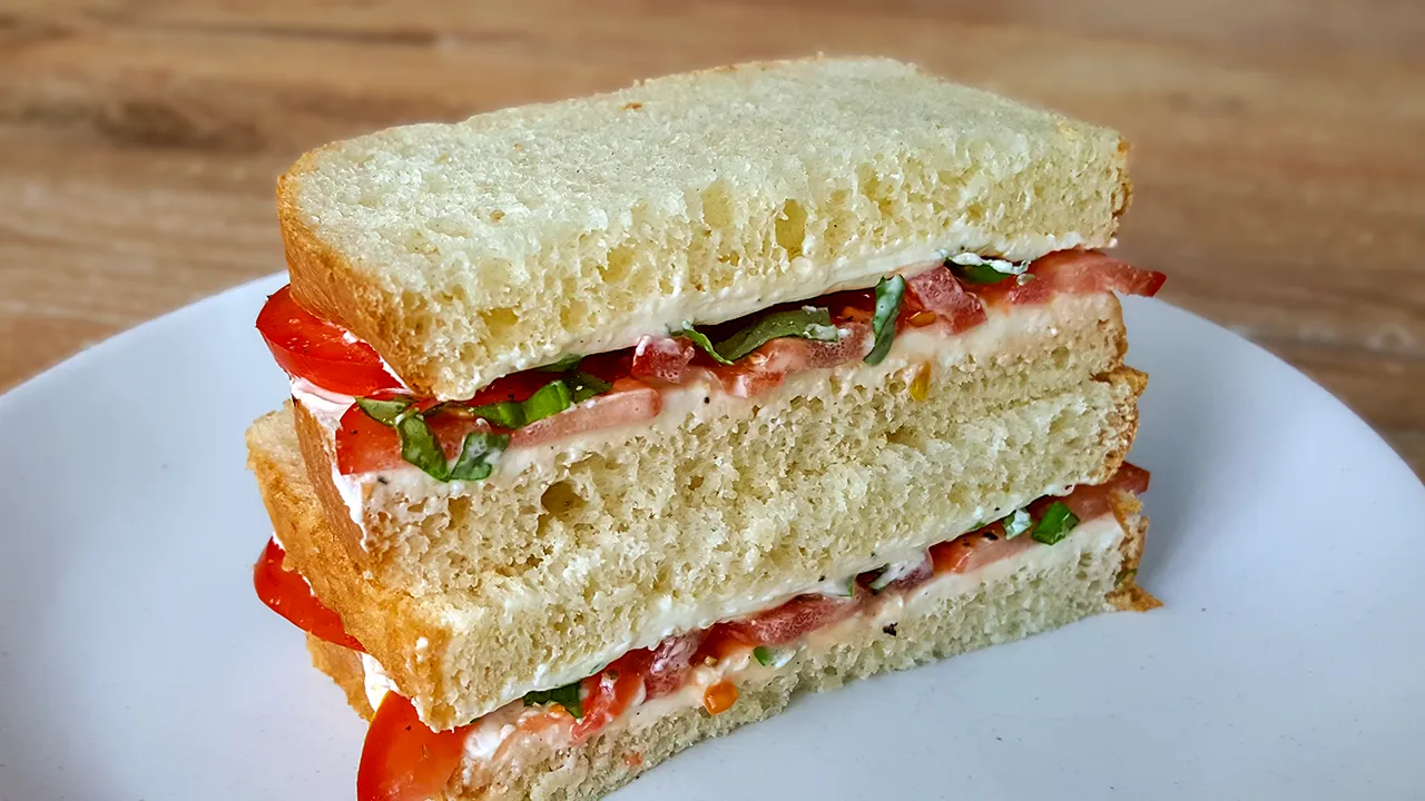 5-Minute Tomato Sandwich